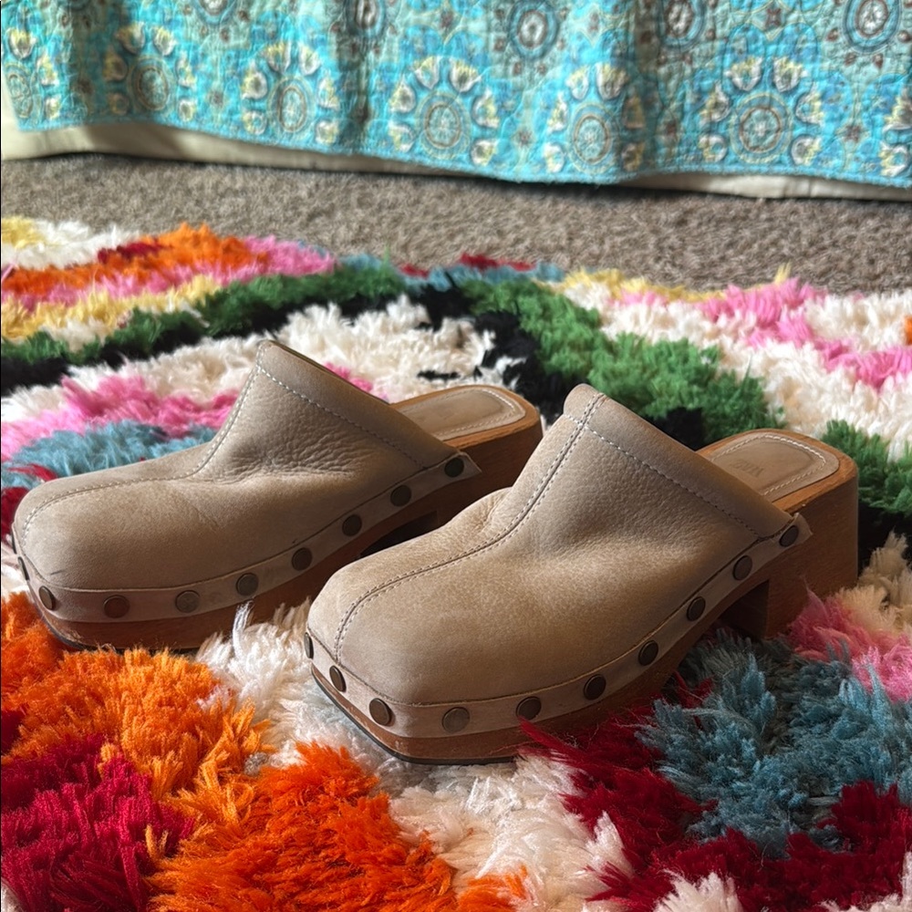 Stylish Tan Clogs